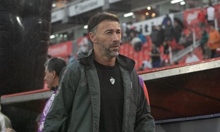 El Kily González dejó de ser el entrenador de Platense. El Kily González dejó de ser el entrenador de Platense.