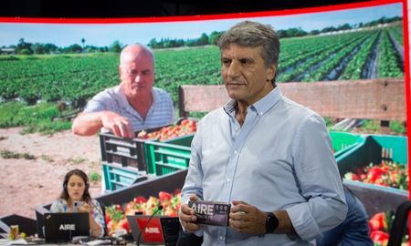 En una entrevista con Luis Mino, Miguel y Tato García contarón la historia de una familia que lleva un siglo cosechando frutillas. En una entrevista con Luis Mino, Miguel y Tato García contarón la historia de una familia que lleva un siglo cosechando frutillas.