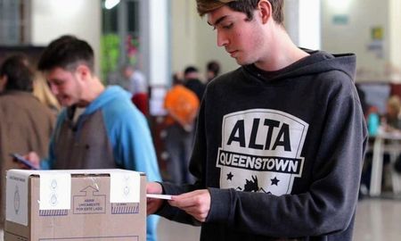 Apurada por el tiempo escaso, la Provincia difunde el voto joven en adolescentes. Apurada por el tiempo escaso, la Provincia difunde el voto joven en adolescentes.