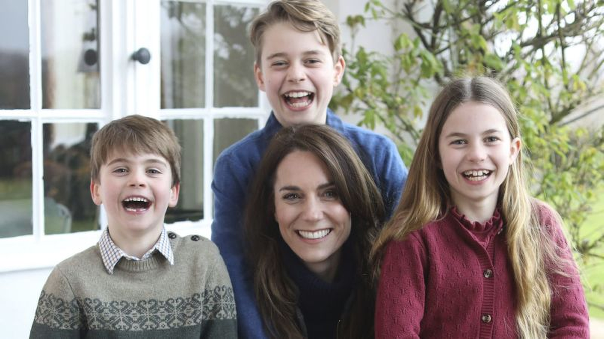 La fotografía que publicó Kate Middleton por el Día de la Madre. La fotografía que publicó Kate Middleton por el Día de la Madre.
