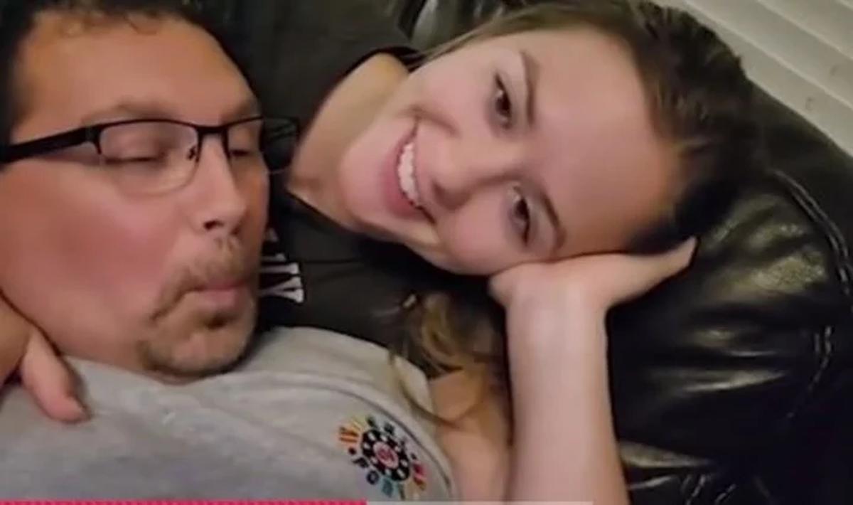 Sarah Henderson y su esposo Darin saben que su relación despierta todo tipo de prejuicios y luchan contra ellos.3 de 5