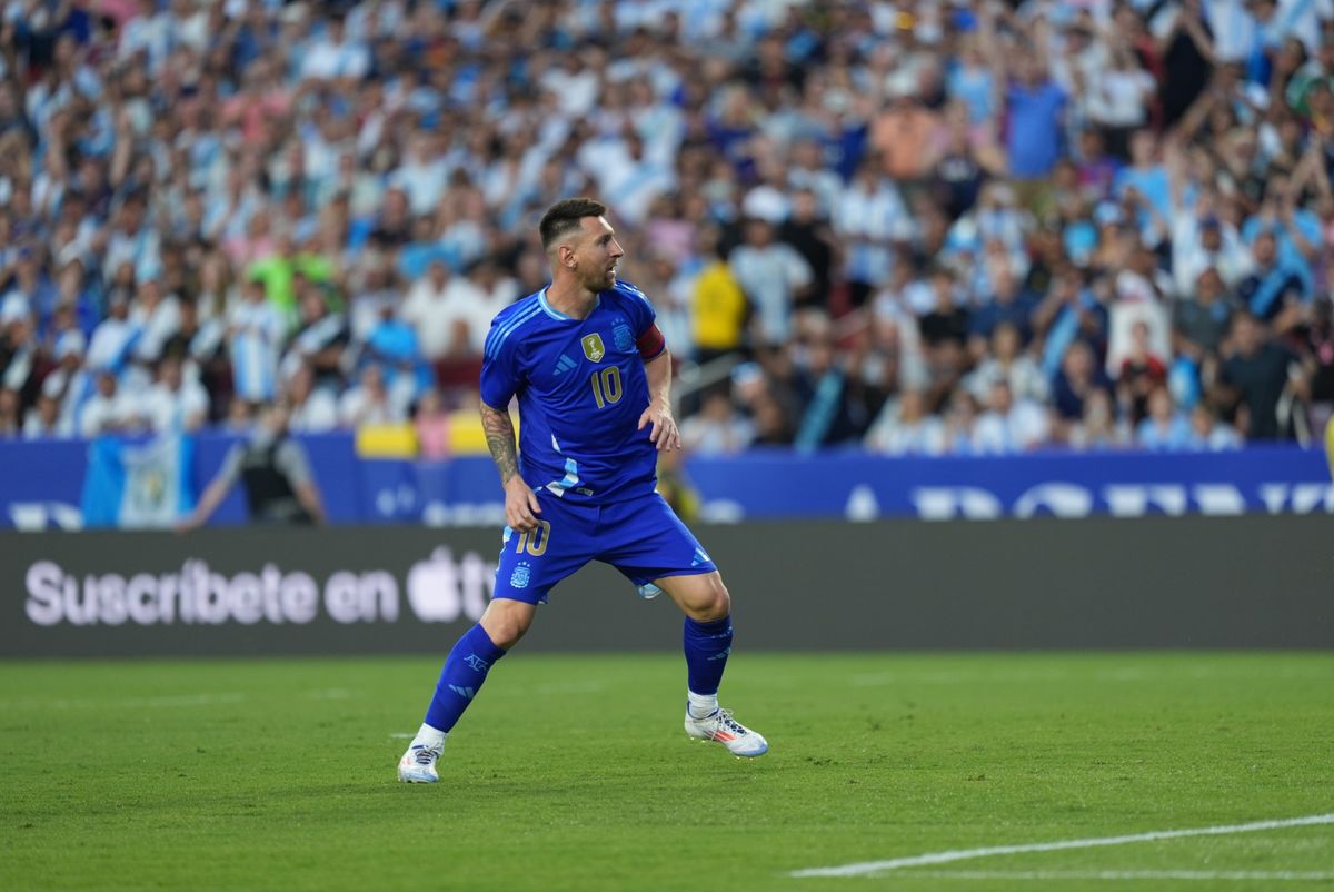 Lionel Messi anotó un doblete en la victoria por 4 a 1 de Argentina ante Guatemala.