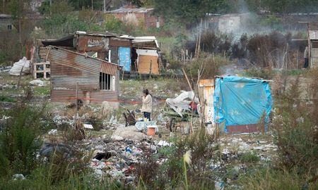 La construccion de viviendas precarias se extiende dentro de los reservorios de Barranquitas Sur y Barranquitas Norte. Ante lluvias extraordinarias, estos terrenos se inundan para que el agua llegue a las bombas sobre el río Salado. La construccion de viviendas precarias se extiende dentro de los reservorios de Barranquitas Sur y Barranquitas Norte. Ante lluvias extraordinarias, estos terrenos se inundan para que el agua llegue a las bombas sobre el río Salado.