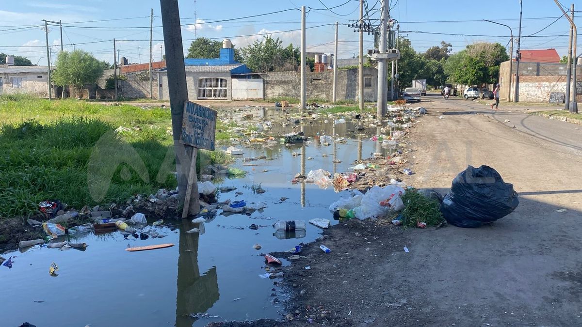 Un basural a cielo abierto con pérdida de agua