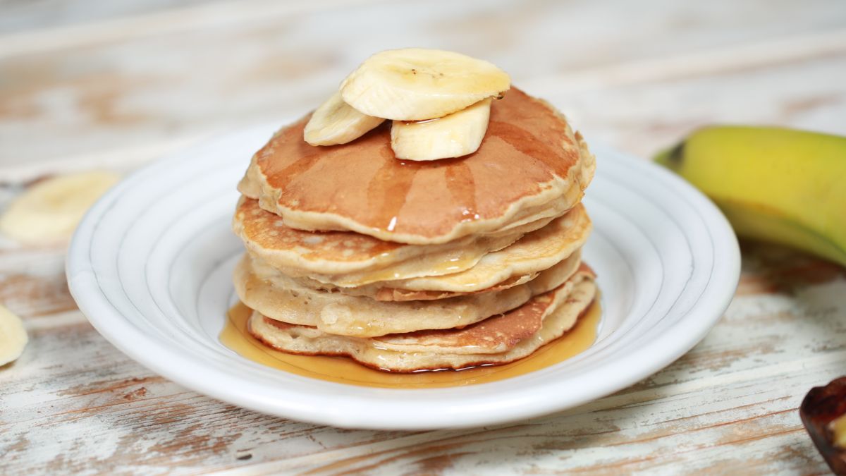 Estos panqueques de banana se preparan con solo 2 ingredientes.