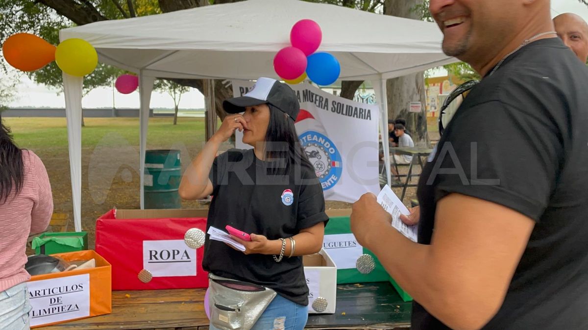 Papanoeleada Motera Solidaria en la Costanera Este Papanoeleada Motera Solidaria en la Costanera Este