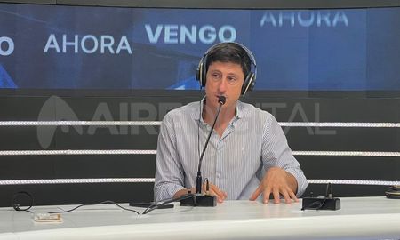 Paco Garibaldi visitó AIRE y repasó los temas más importantes para Santa Fe. Paco Garibaldi visitó AIRE y repasó los temas más importantes para Santa Fe.