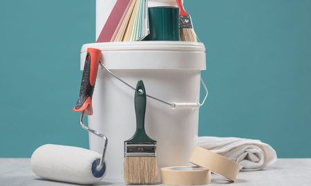 El paso a paso para transformar un balde de pintura en un mueble. El paso a paso para transformar un balde de pintura en un mueble.