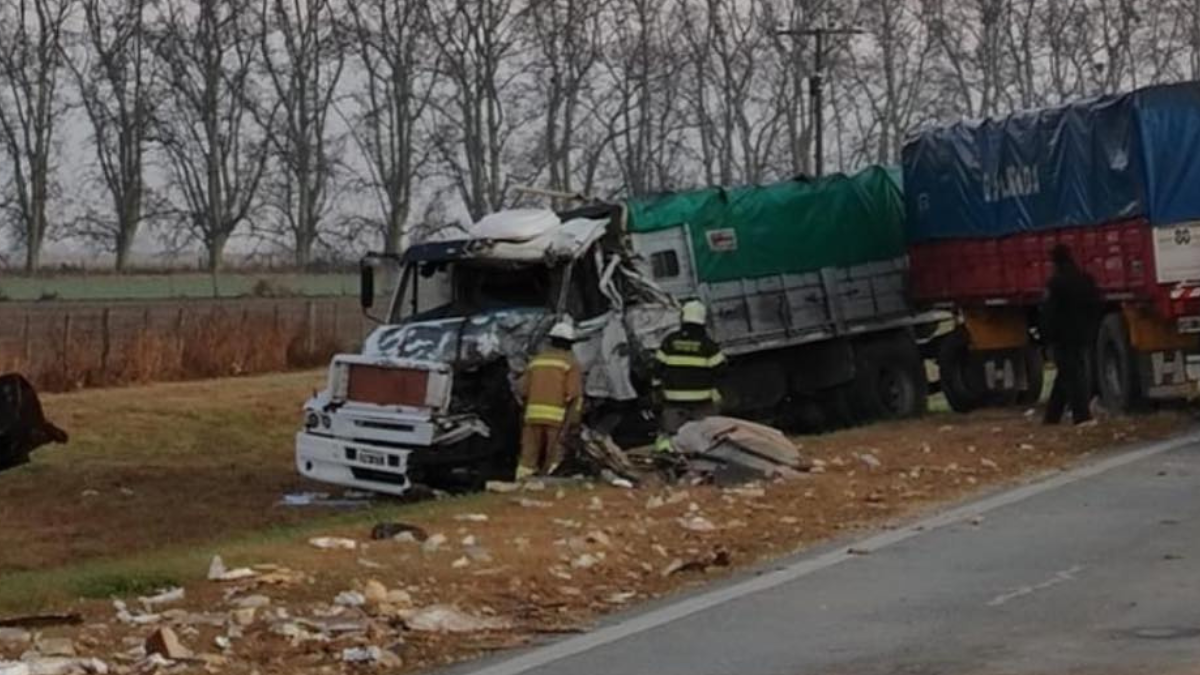 El accidente involucró dos camiones