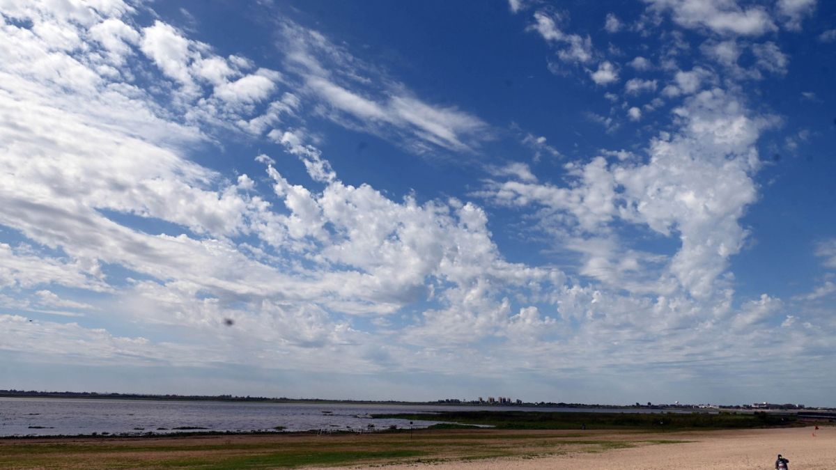 Las cuadrillas municipales realizaron movimientos de arena, despeje de vegetaci&oacute;n, recuperaci&oacute;n de veredas, pintura integral, reparaciones y acondicionamiento de mobiliario.