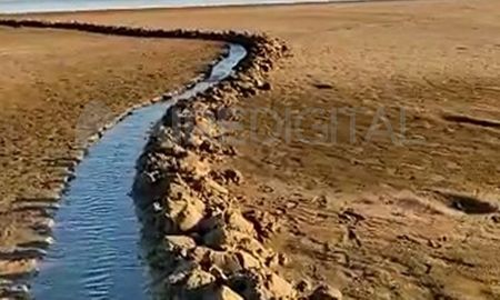 El canal está ubicado cerca del Espigón 1 de la Laguna Setúbal. El canal está ubicado cerca del Espigón 1 de la Laguna Setúbal.