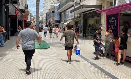 Un informe del Centro Comercial da cuenta de que los comerciantes tienen opiniones divididas sobre el horario corrido en Santa Fe. Un informe del Centro Comercial da cuenta de que los comerciantes tienen opiniones divididas sobre el horario corrido en Santa Fe.