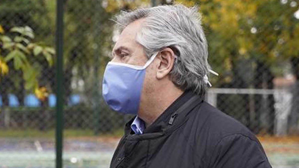 Alberto Fernández dio negativo por coronavirus y no permanecerá aislado.