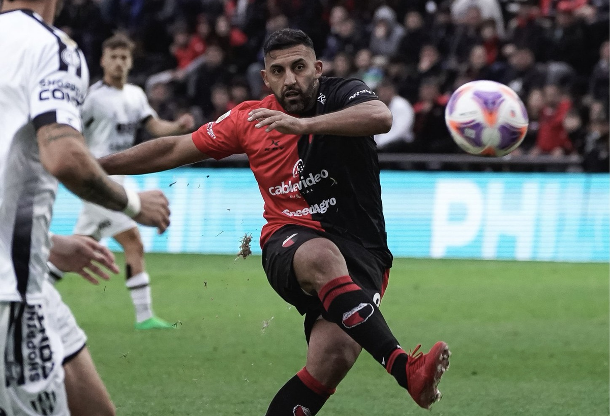Wanchope Ábila y las chances de jugar en Barracas Central. Wanchope Ábila y las chances de jugar en Barracas Central.