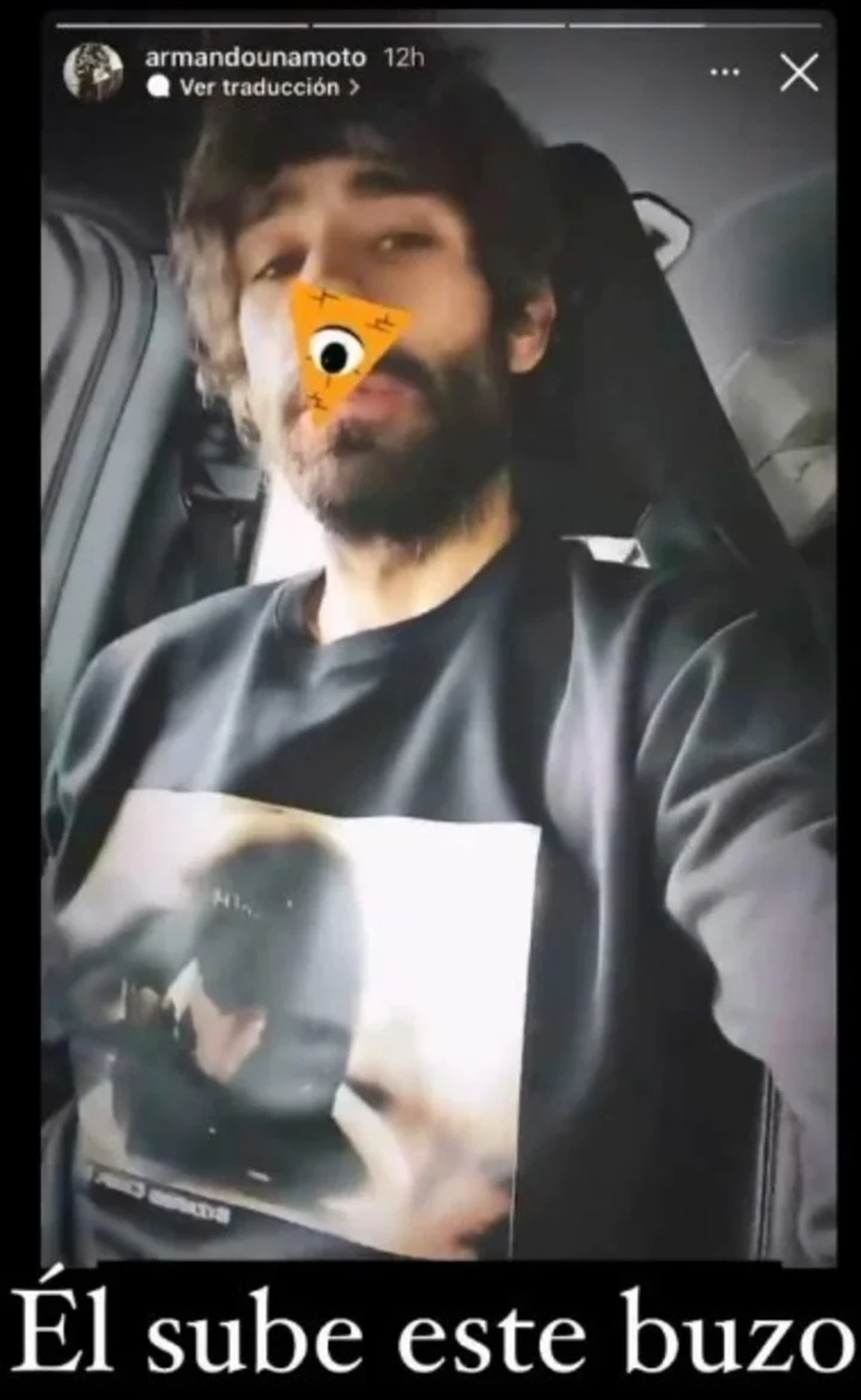 Armando Mena Navare&ntilde;o subi&oacute; hace varios d&iacute;as una foto con un buzo negro con una foto estampada en su centro. Captura de Instagram &nbsp;