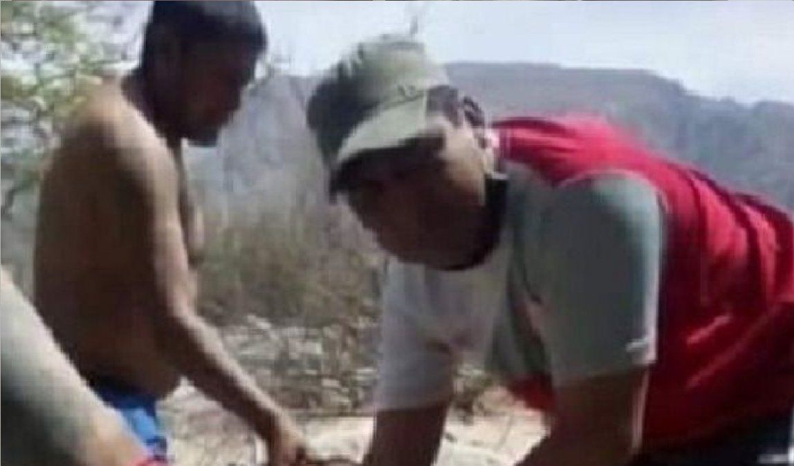 Un aberrante hecho tiene conmocionado a todo Cafayate. Se trata de la violación en grupo de un hombre.&nbsp;Violación que los atacantes registraron en video y luego viralizaron a través de las redes sociales.