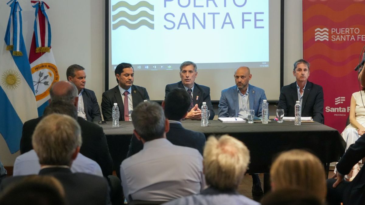 a reunión se desarrolló en el Salón de Usos Múltiples del Puerto de Santa Fe.