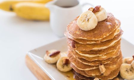 Pancakes sin harina ni azúcar: fáciles, caseros y con solo banana y huevo.