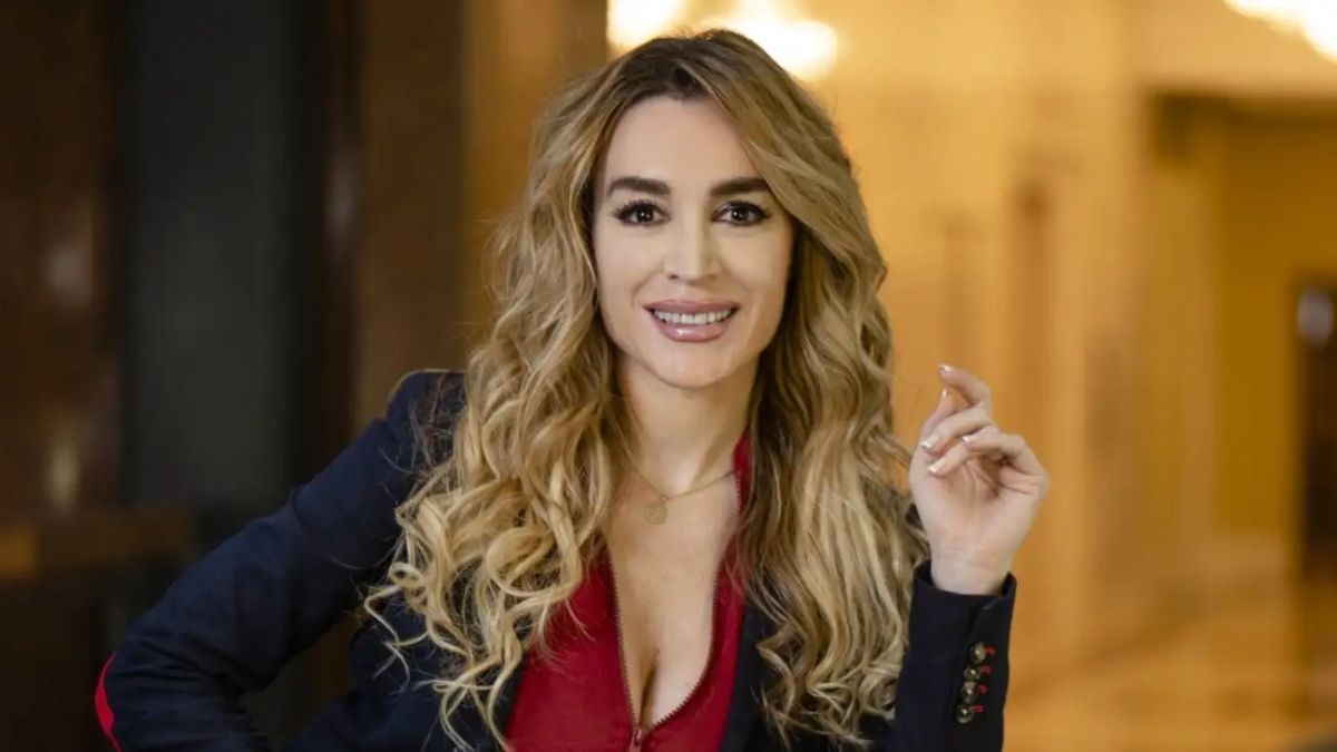 Fátima Florez se destaca por su estilo teatral y sofisticado.