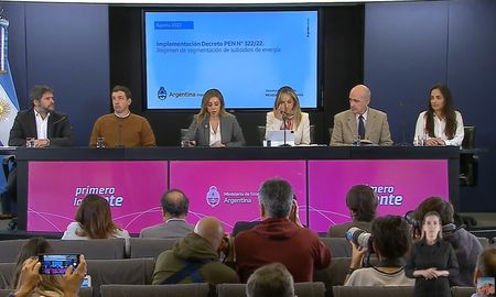 La secretaria de Energía, Flavia Royón, realiza anuncios este martes. La secretaria de Energía, Flavia Royón, realiza anuncios este martes.