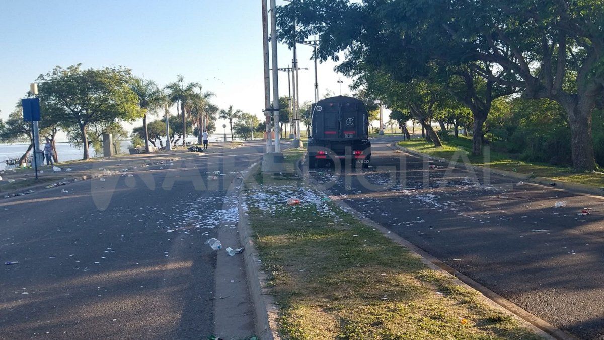 Este jueves a la madrugada así quedó parte de la costanera de Santa Fe.
