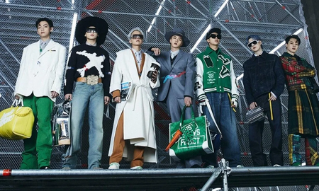 El show de Louis Vuitton en la capital de Corea del Sur marcó la primera aparición de los miembros de BTS como embajadores de la marca. El show de Louis Vuitton en la capital de Corea del Sur marcó la primera aparición de los miembros de BTS como embajadores de la marca.