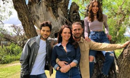 Franco Reyes y Sarita Elizondo con Gaby y Andrés, sus dos hijos. Franco Reyes y Sarita Elizondo con Gaby y Andrés, sus dos hijos.