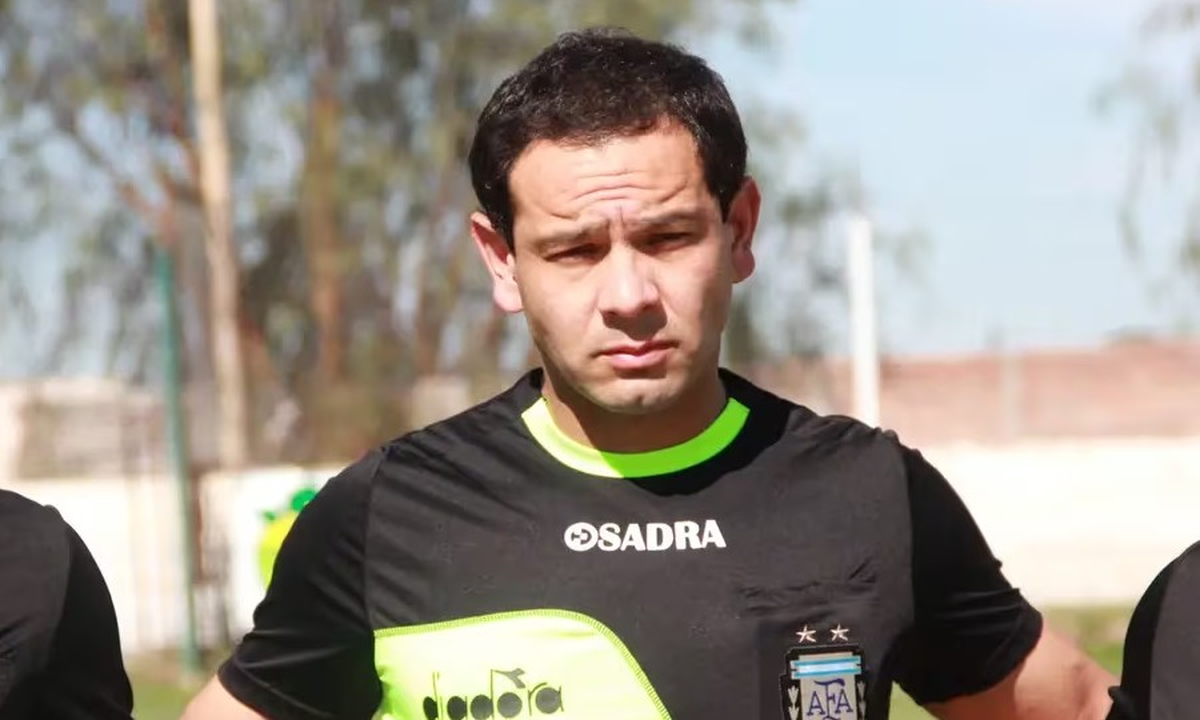 Luis Martínez, el árbitro de la polémica final entre Colón SJ y Deportivo Rincón. Luis Martínez, el árbitro de la polémica final entre Colón SJ y Deportivo Rincón.