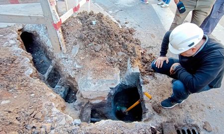 Un operario sufrió una grave descarga eléctrica mientras trabajaba en el centro de Rosario. Un operario sufrió una grave descarga eléctrica mientras trabajaba en el centro de Rosario.