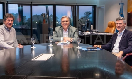 El gobernador Martín Llaryora, el intendente de Córdoba Capital, Daniel Passerini y el intendente de Funes, Roly Santacroce. El gobernador Martín Llaryora, el intendente de Córdoba Capital, Daniel Passerini y el intendente de Funes, Roly Santacroce.