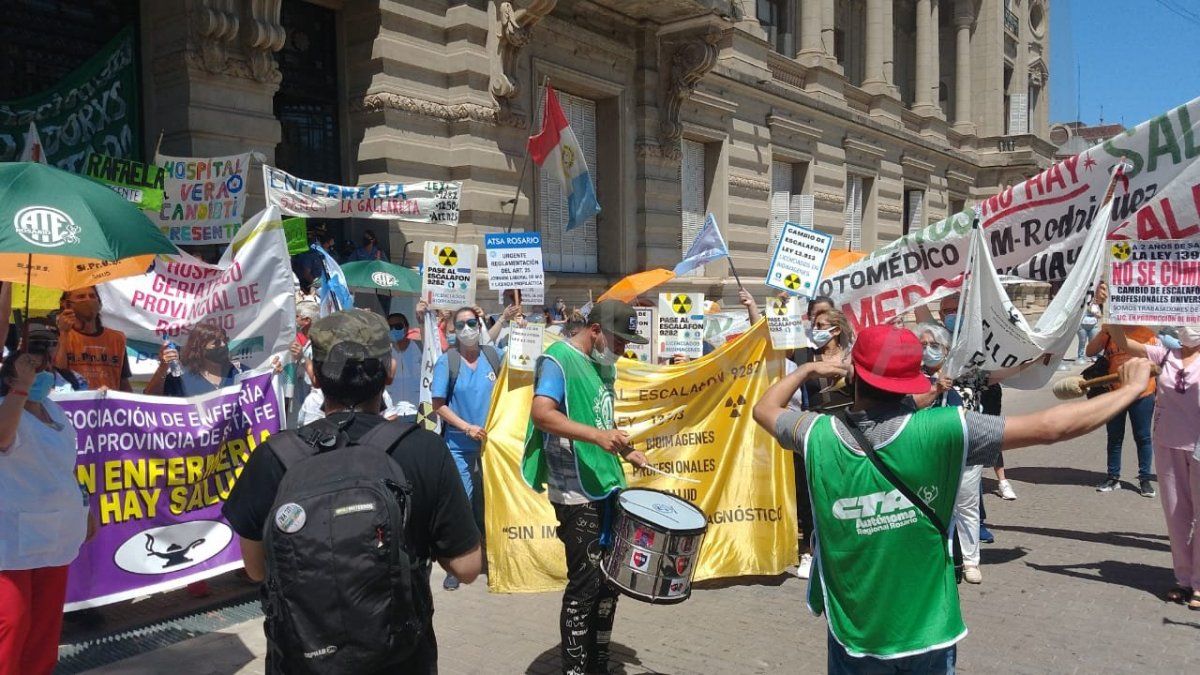 En la movilización hubo representantes de enfermeros de todas las localidades de la provincia de Santa Fe.