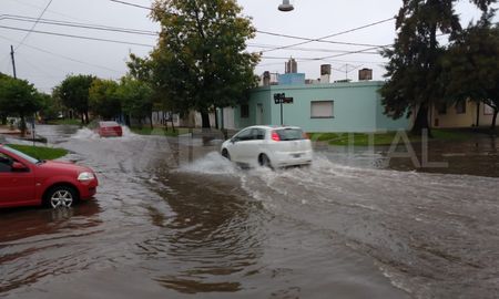 Calles intransitables eran las postales que se veían este sábado en Santa Fe debido a las intensas lluvias. Calles intransitables eran las postales que se veían este sábado en Santa Fe debido a las intensas lluvias.