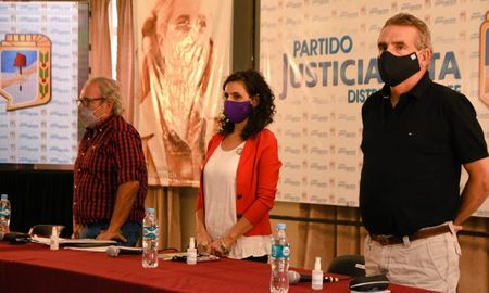 Ricardo Olivera (izquierda) busca reunir las piezas dispersas del PJ santefesino. Ricardo Olivera (izquierda) busca reunir las piezas dispersas del PJ santefesino.