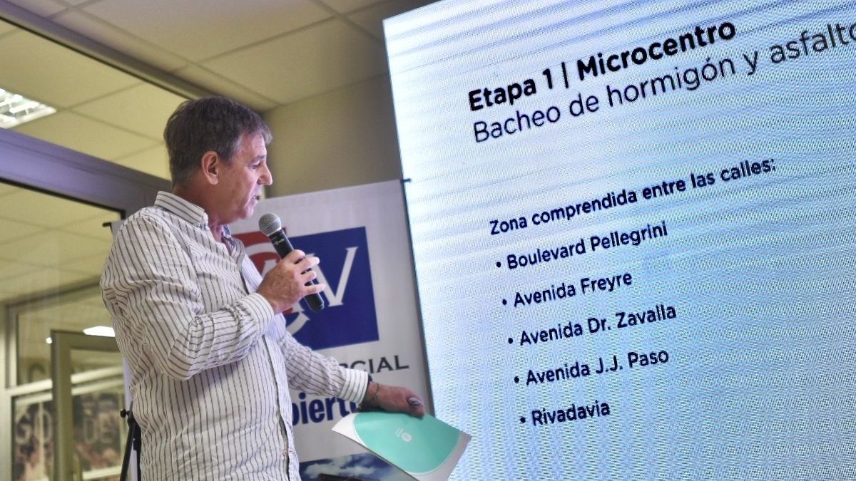 El intendente Emilio Jatón presentó el plan de bacheo para la ciudad de Santa Fe, que se realizará en cuatro etapas y abarcará todo el 2021.