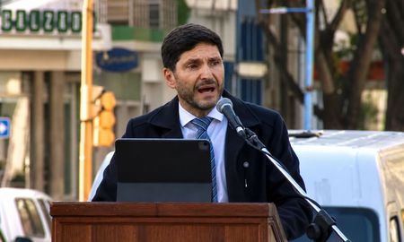 Con trabajo, esfuerzo y producción es posible construir una nación diferente, con libertad e igualdad, afirmó Pullaro. Con trabajo, esfuerzo y producción es posible construir una nación diferente, con libertad e igualdad, afirmó Pullaro.