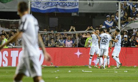 Central Córdoba le ganó 1 a 0 a Vélez y es el nuevo campeón de la Copa Argentina. Central Córdoba le ganó 1 a 0 a Vélez y es el nuevo campeón de la Copa Argentina.