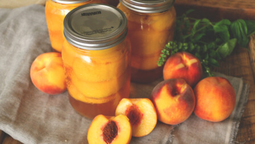 altText(Duraznos en almíbar caseros: la receta de Dolli Irigoyen para conservarlos todo el año)}