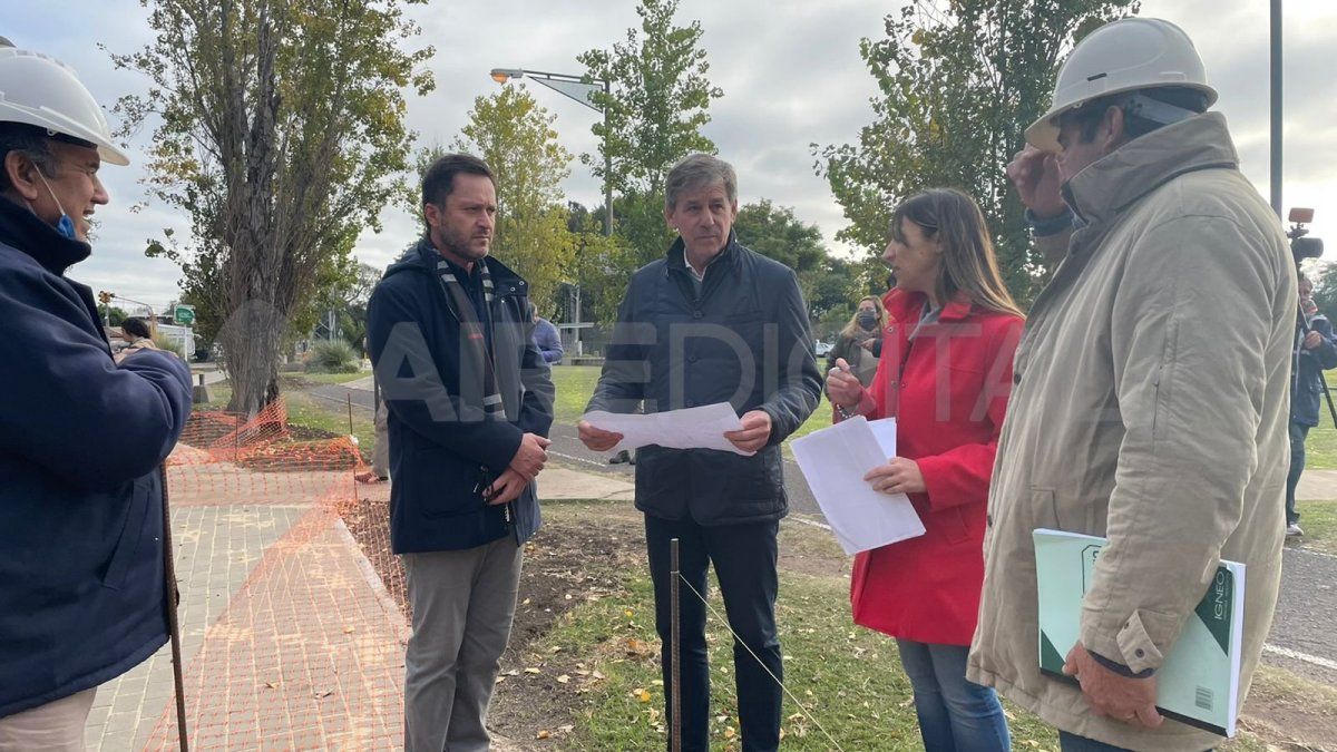 El intendente Emilio Jatón visitó las obras de puesta en valor del Parque Federal y en ese contexto habló con el móvil de AIRE y se refirió a las licitaciones para el alumbrado público.  