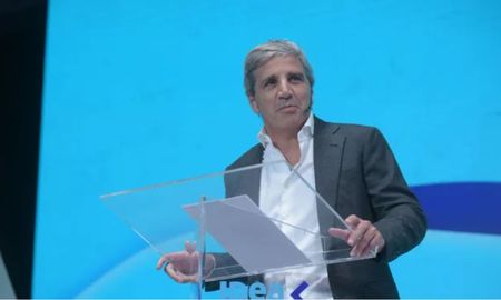 El ministro de Economía, Luis Caputo, habló tras el discurso de Milei y ratificó el rumbo económico El ministro de Economía, Luis Caputo, habló tras el discurso de Milei y ratificó el rumbo económico