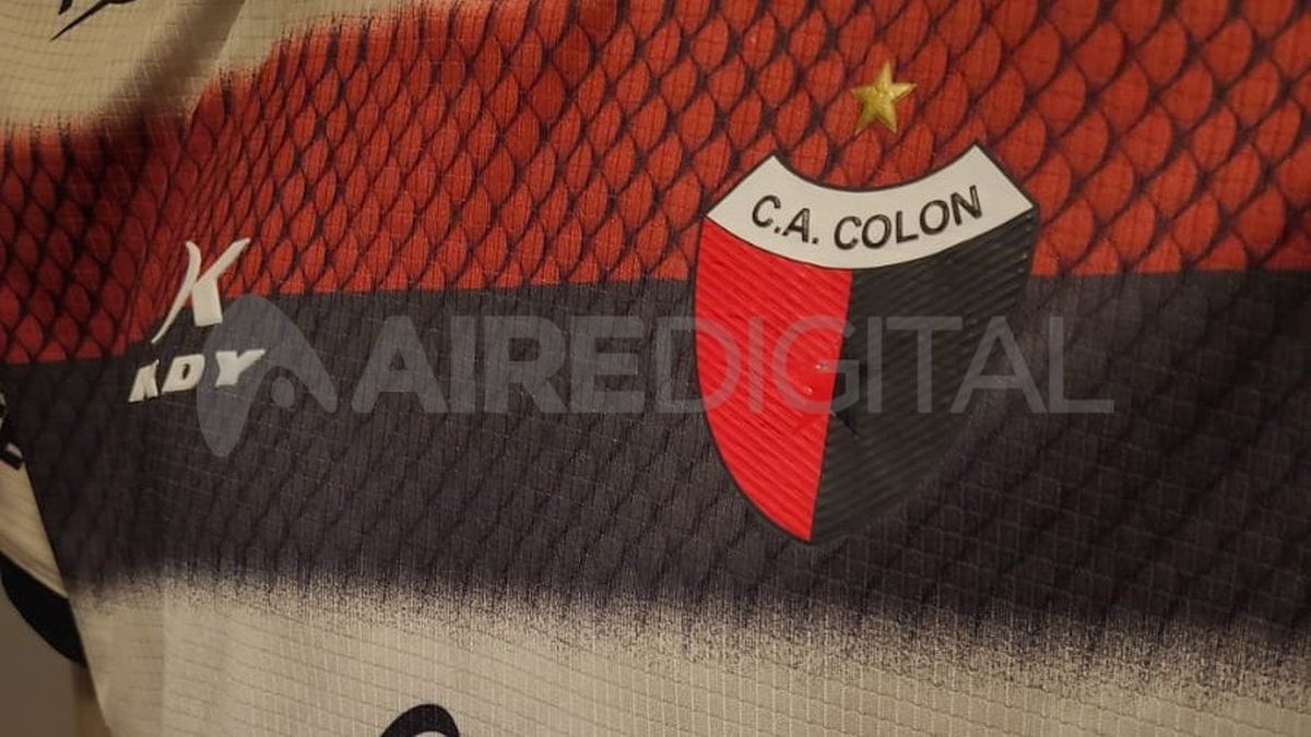 El Club Atlético Colón yapuso a la venta su nueva camiseta. 