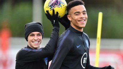 Apartaron a dos jugadores de la selección inglesa por llevar mujeres a la concentración