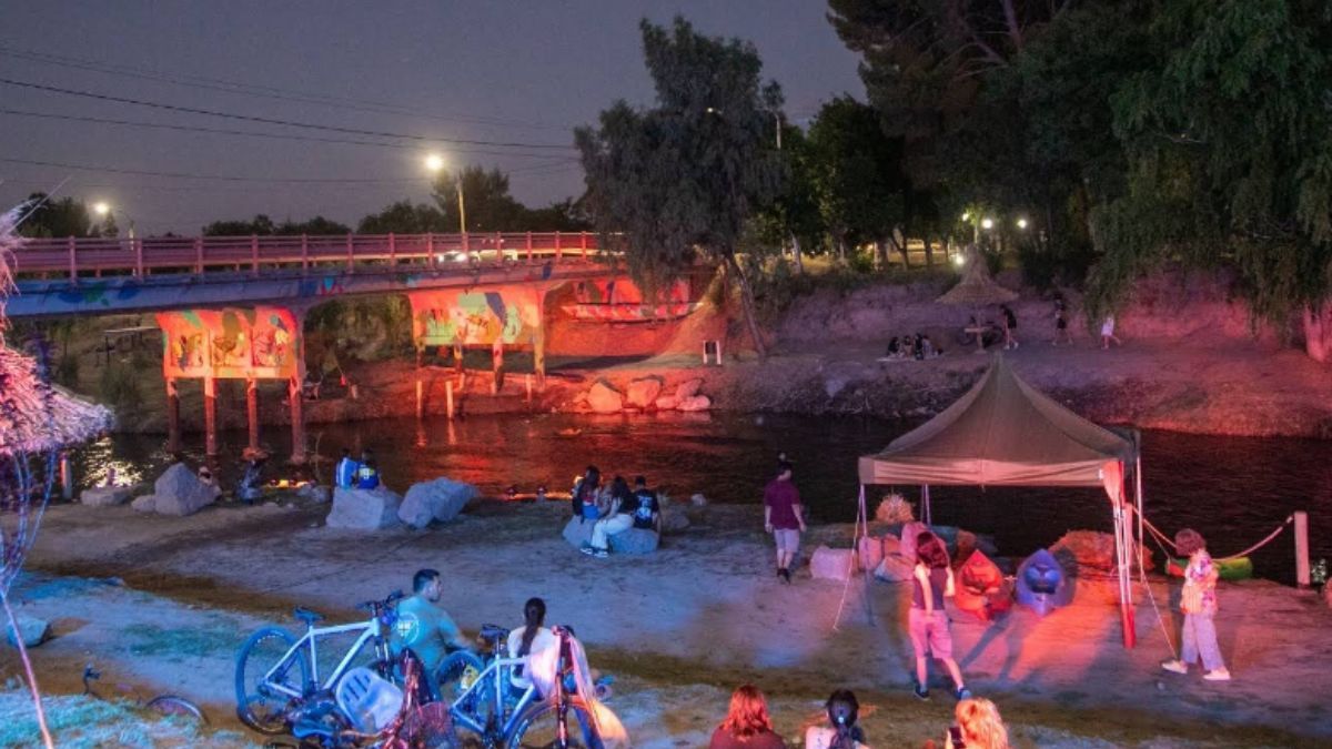 El Balneario Puente del Río Atuel forma parte de un plan integral de recuperación ribereña, diseñado para fomentar el turismo de naturaleza y el cuidado ambiental en el sur mendocino. El Balneario Puente del Río Atuel forma parte de un plan integral de recuperación ribereña, diseñado para fomentar el turismo de naturaleza y el cuidado ambiental en el sur mendocino.