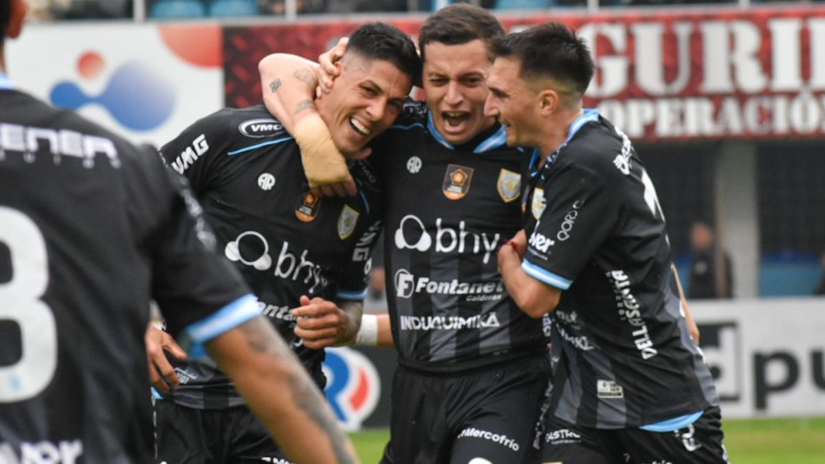 Atlético de Rafaela sueña con jugar las finales por el ascenos a la Primera División del fútbol argentino. Atlético de Rafaela sueña con jugar las finales por el ascenos a la Primera División del fútbol argentino.