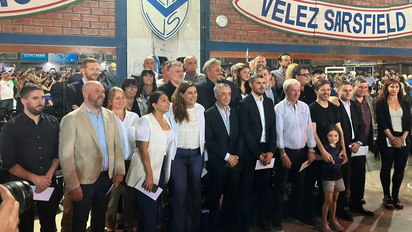 Vélez estuvo de festejo en la previa del partido con Colón: Fabián Berlanga asumió como presidente