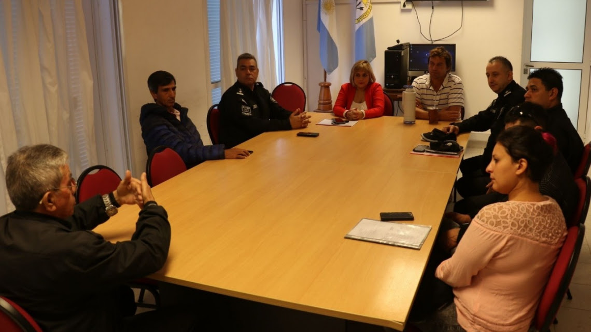 Autoridades del Ministerio de Seguridad se reunieron con representantes de los barrios Santa Marta y Santa Rita para coordinar el trabajo en conjunto.