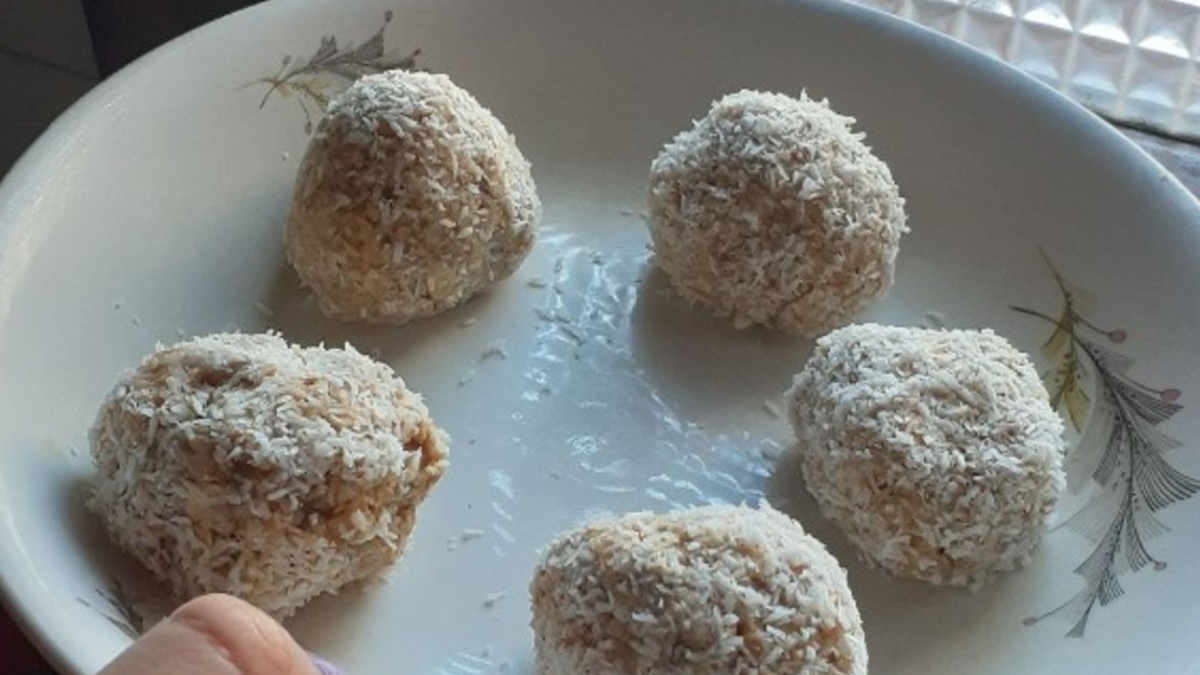 Trufas de avena y banana. Trufas de avena y banana.