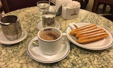 cuanto cuesta un chocolate caliente con 3 churros en cafe tortoni en septiembre 2025 cuanto cuesta un chocolate caliente con 3 churros en cafe tortoni en septiembre 2025