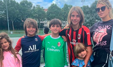 En el día de la madre, Wanda Nara se encargó de dejar en claro su prioridad: sus hijos. Publicó historias y fotos con los pequeños, fruto del matrimonio con Maxi López y Mauro Icardi. En el día de la madre, Wanda Nara se encargó de dejar en claro su prioridad: sus hijos. Publicó historias y fotos con los pequeños, fruto del matrimonio con Maxi López y Mauro Icardi.