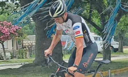 Lionel Scaloni, fanático del ciclismo, fue visto entrenando por las calles de Pujato, su ciudad natal. Lionel Scaloni, fanático del ciclismo, fue visto entrenando por las calles de Pujato, su ciudad natal.