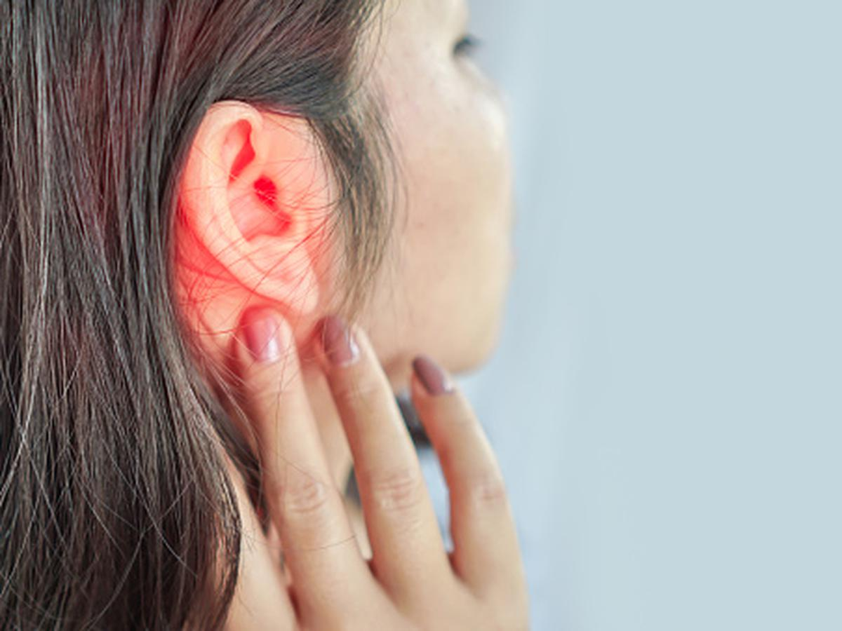 Qué significa que te arda la oreja izquierda